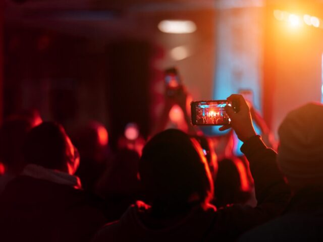 Reconhecimento Facial em Eventos: Como Reduzir Custos, Aumentar a Segurança e Elevar a Experiência.